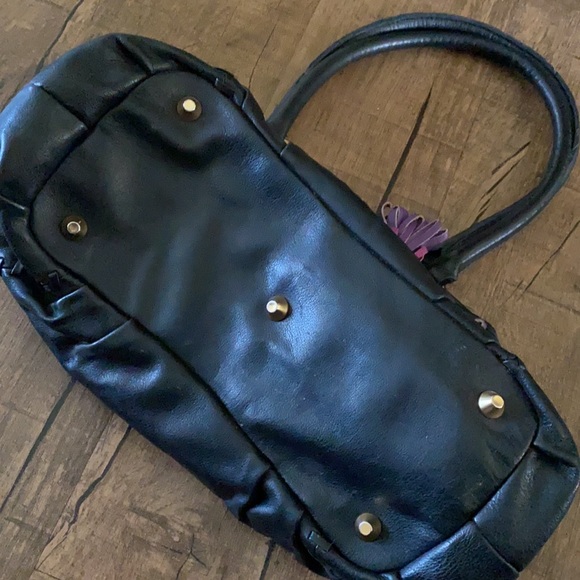 Isabella Fiore Floral Design Leaather Shoulder Bag - Picture 17 of 17